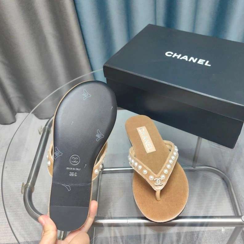 Lightweight Chxnxl Slippers 122659