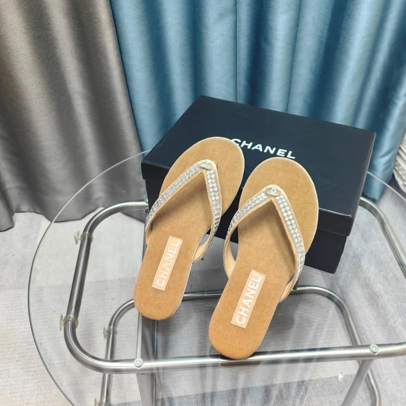 Minimalist Chxnxl Slippers 122649