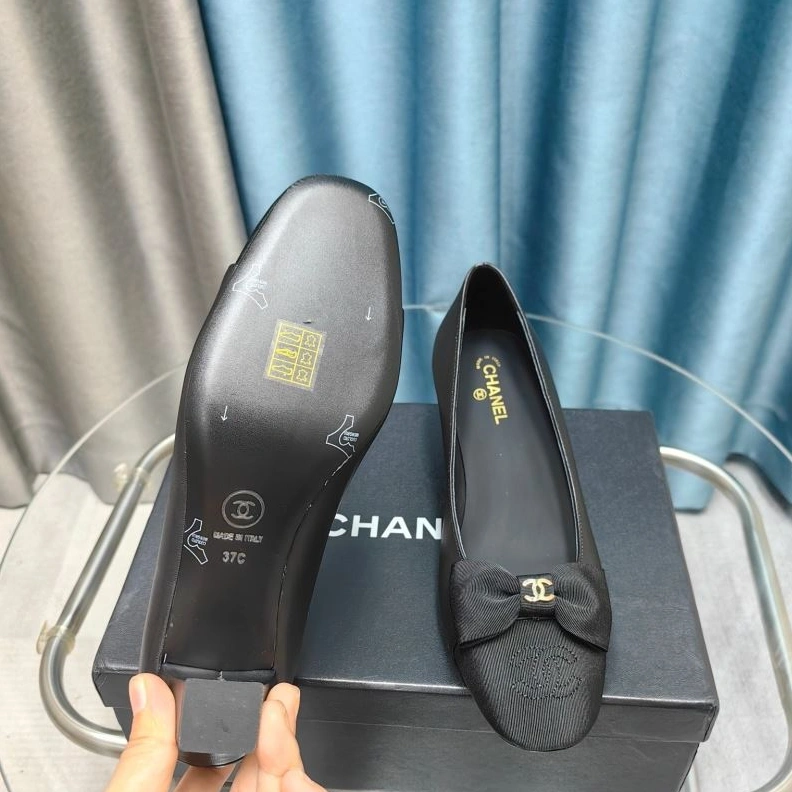 Resilient Chxnxl Flat Shoes 123205