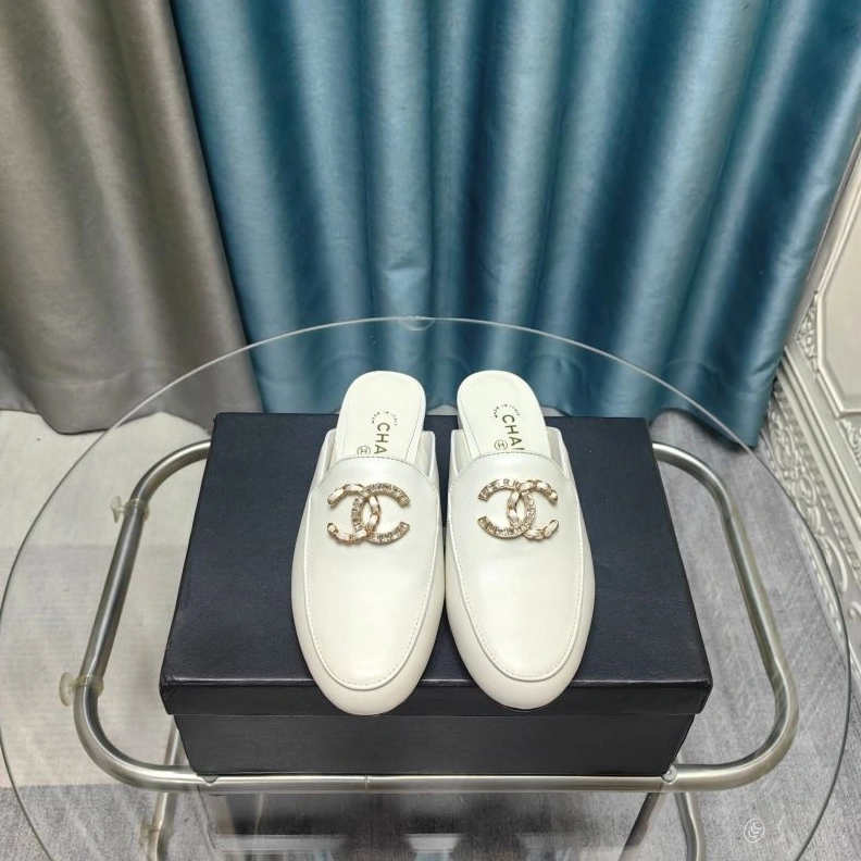 EyeCatching Chxnxl Slippers 122638