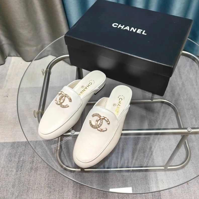 EyeCatching Chxnxl Slippers 122638