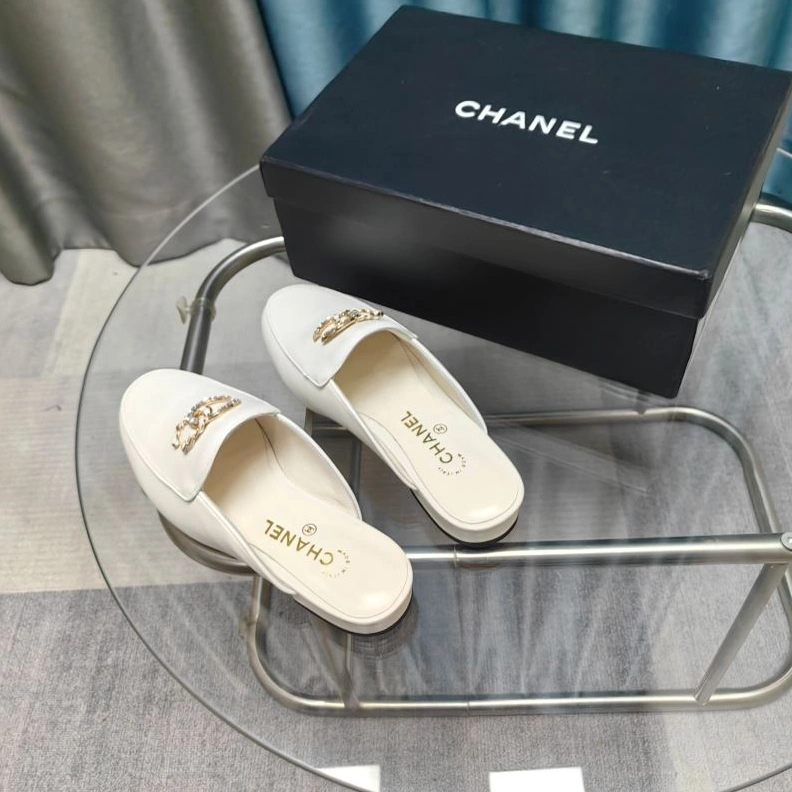EyeCatching Chxnxl Slippers 122638