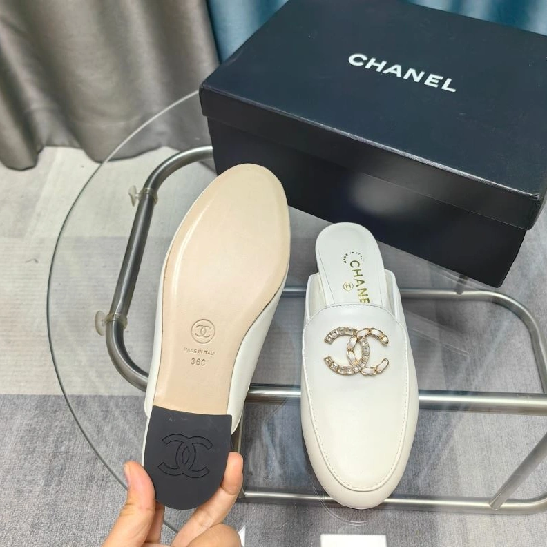 EyeCatching Chxnxl Slippers 122638