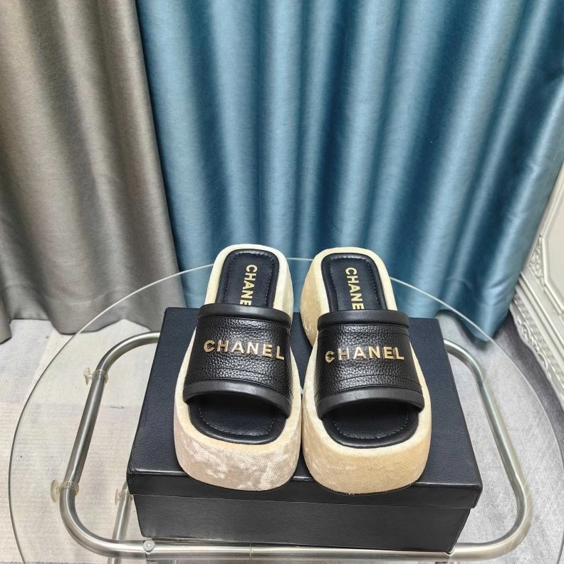 Trendy Chxnxl Slippers 122648