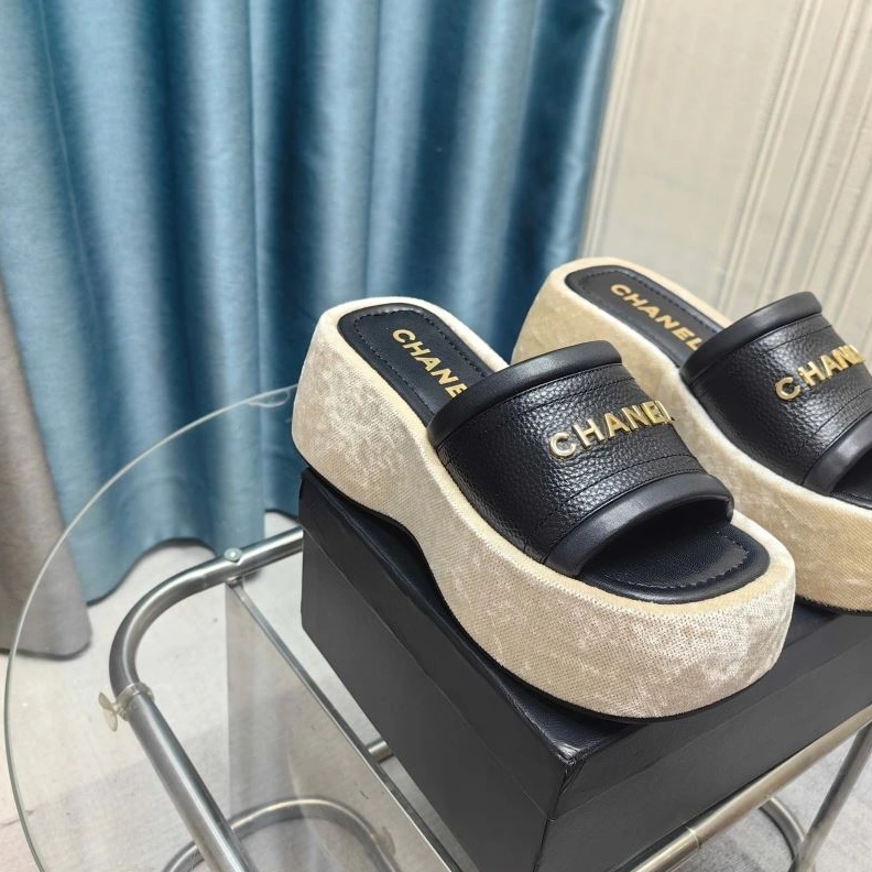 Trendy Chxnxl Slippers 122648