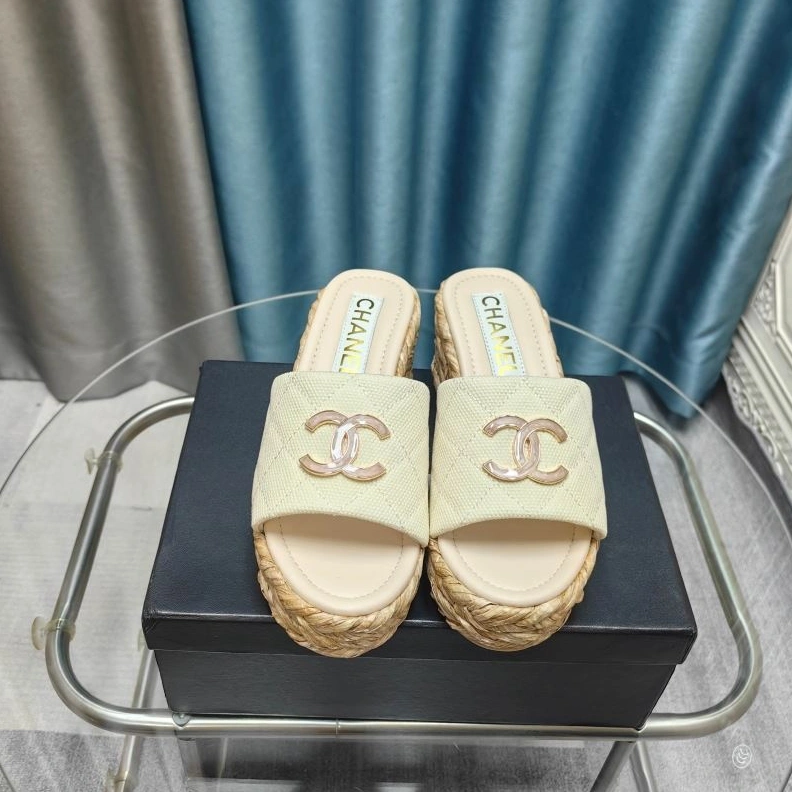 Vibrant Chxnxl Slippers 122643