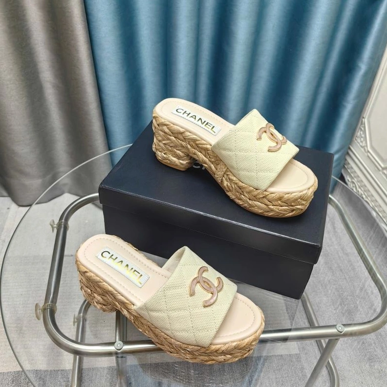 Vibrant Chxnxl Slippers 122643