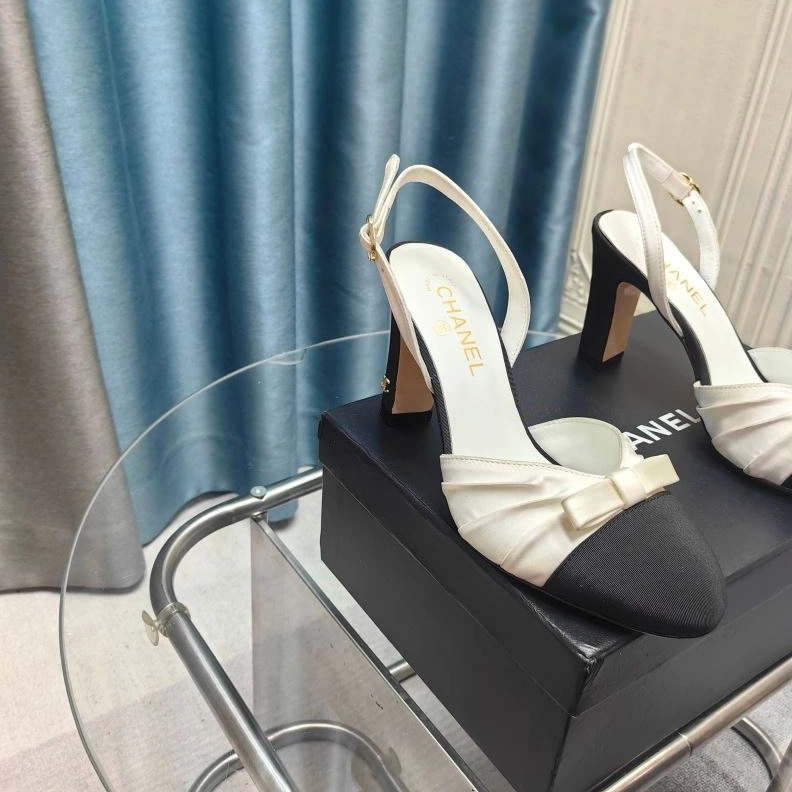 Sleek Chxnxl Sandals 122975