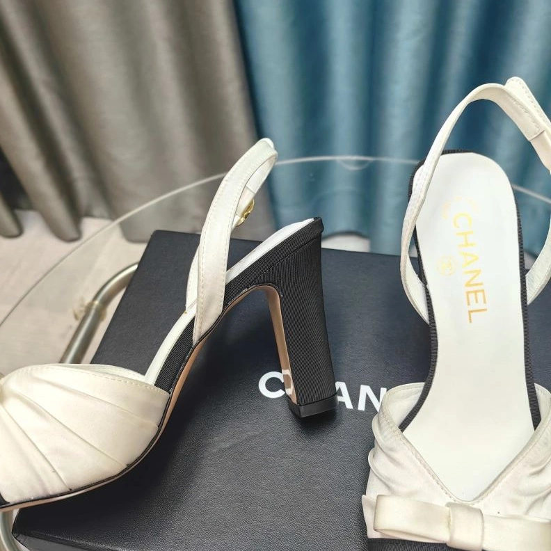 Sleek Chxnxl Sandals 122975