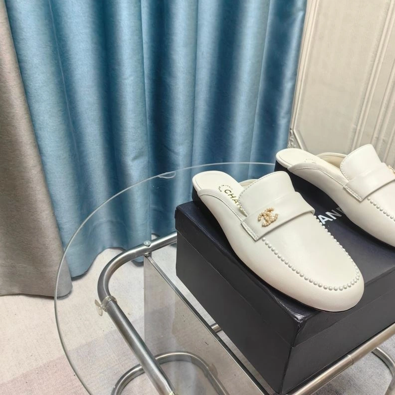 EasyMatch Chxnxl Slippers 122630