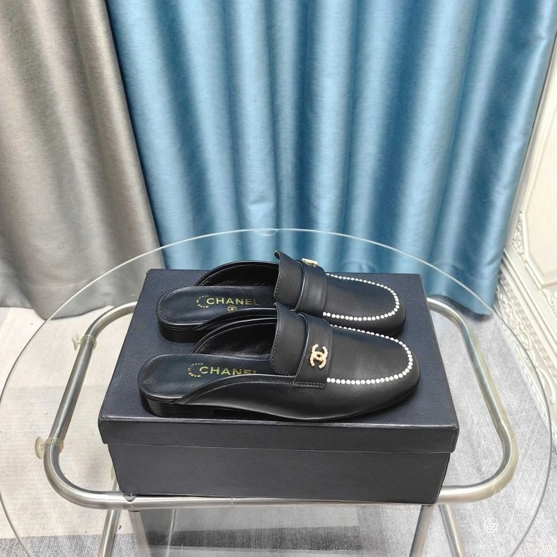 Refined Chxnxl Slippers 122622