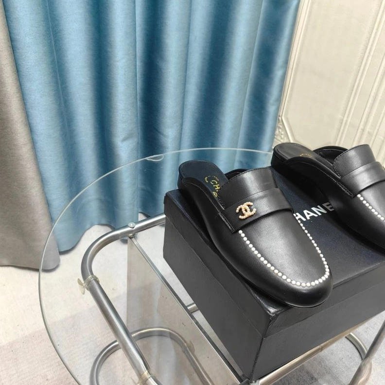 Refined Chxnxl Slippers 122622