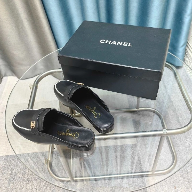 Refined Chxnxl Slippers 122622