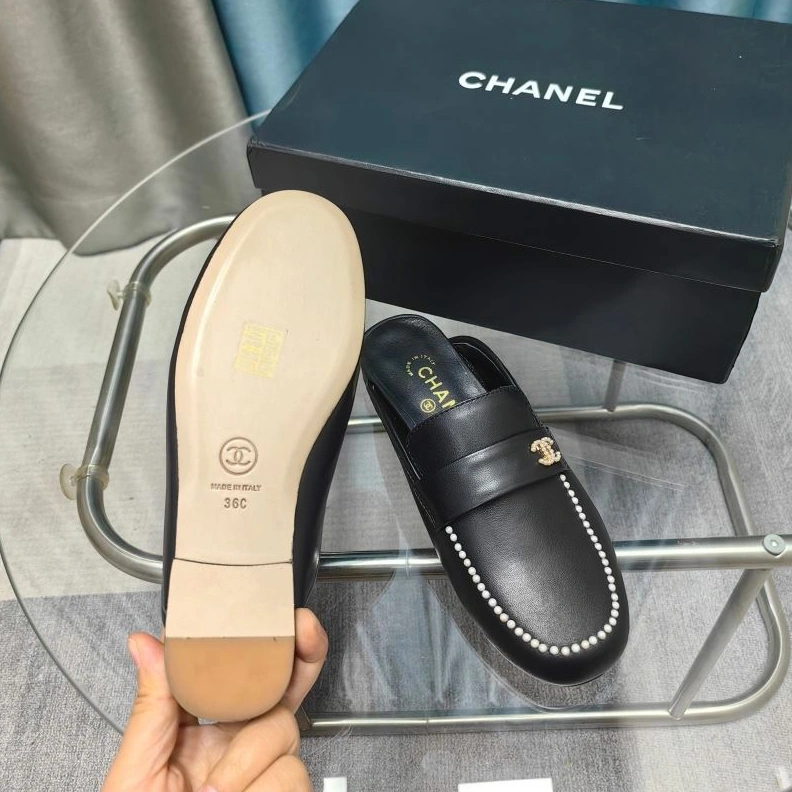 Refined Chxnxl Slippers 122622