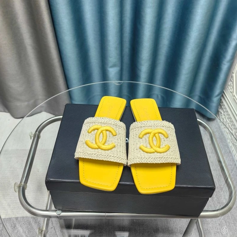 EyeCatching Chxnxl Slippers 122624