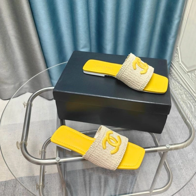 EyeCatching Chxnxl Slippers 122624