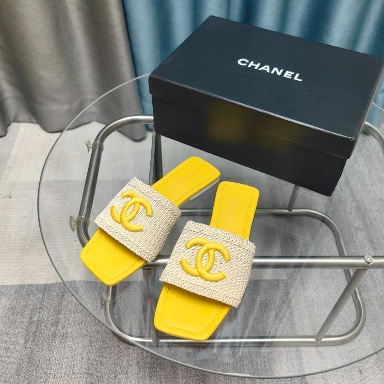 EyeCatching Chxnxl Slippers 122624