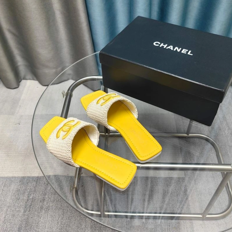 EyeCatching Chxnxl Slippers 122624