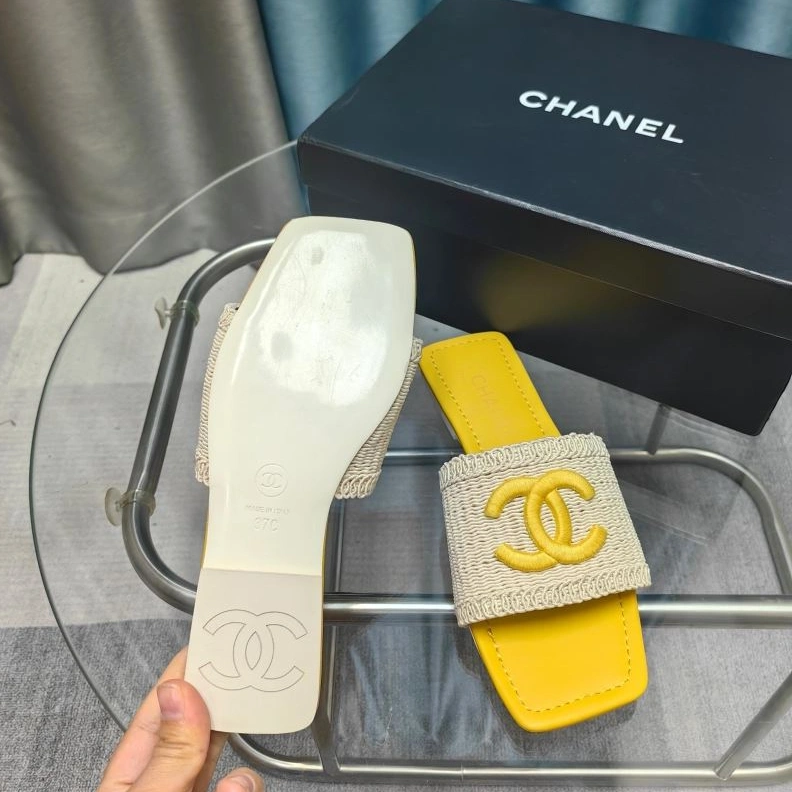 EyeCatching Chxnxl Slippers 122624