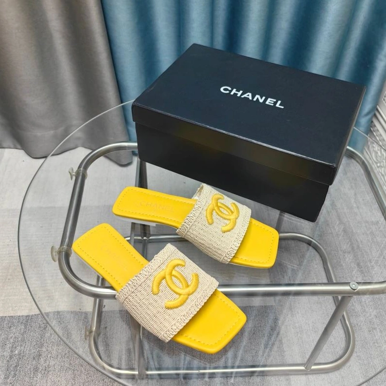 EyeCatching Chxnxl Slippers 122624