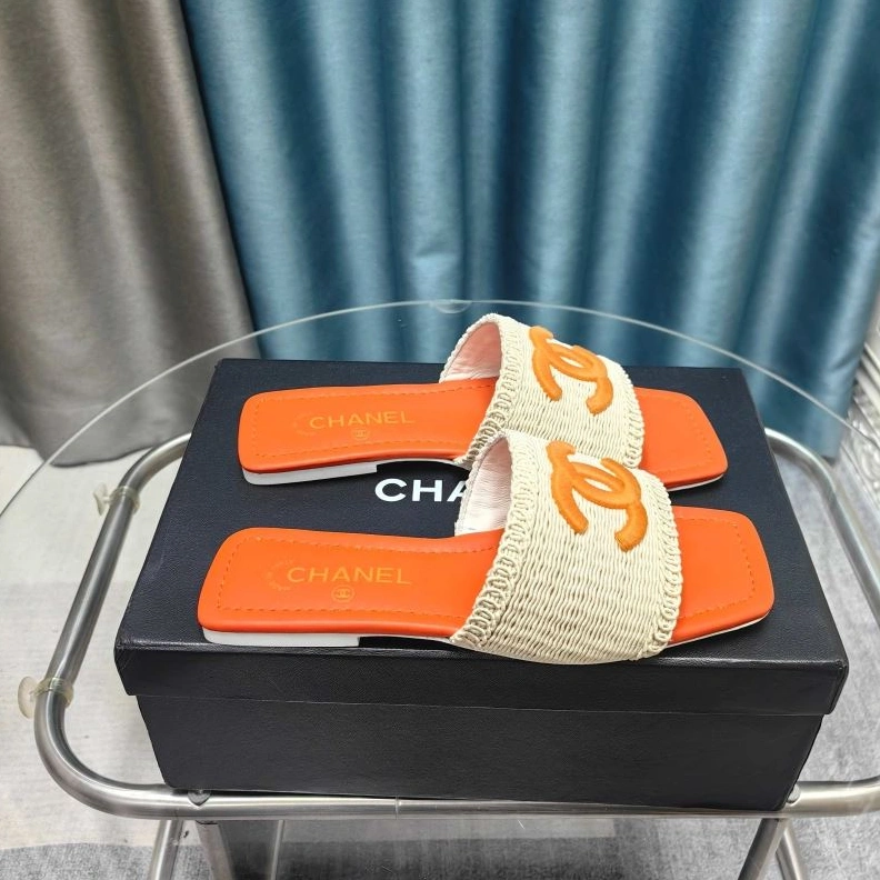 Timeless Chxnxl Slippers 122620