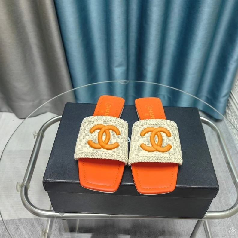 Timeless Chxnxl Slippers 122620