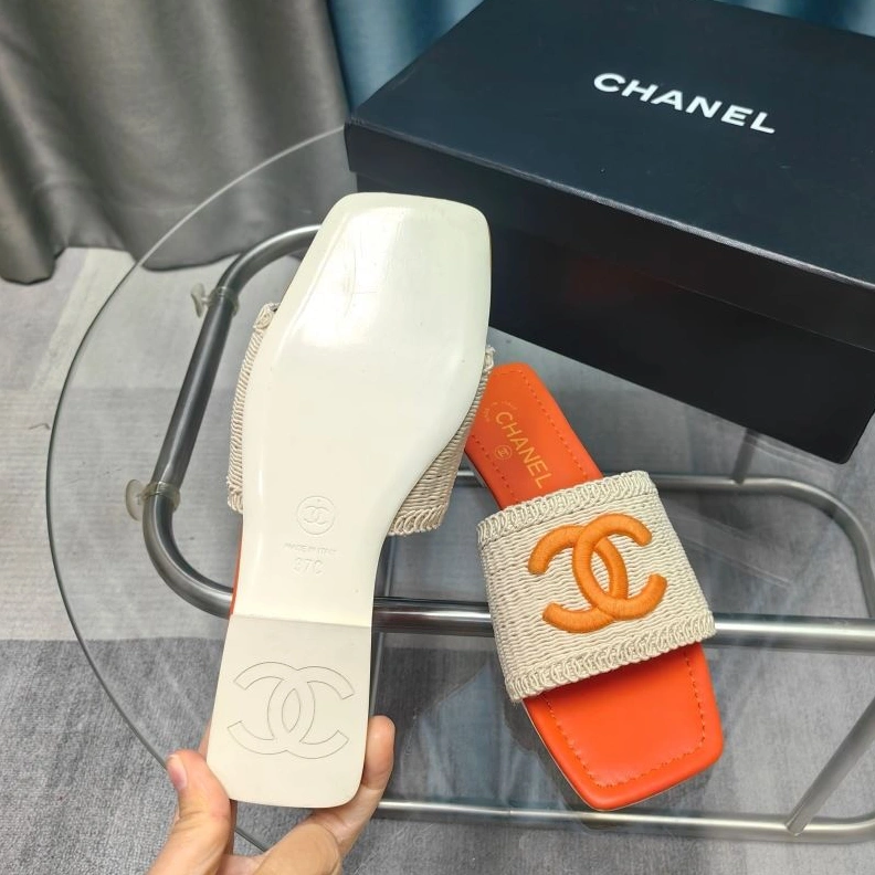 Timeless Chxnxl Slippers 122620