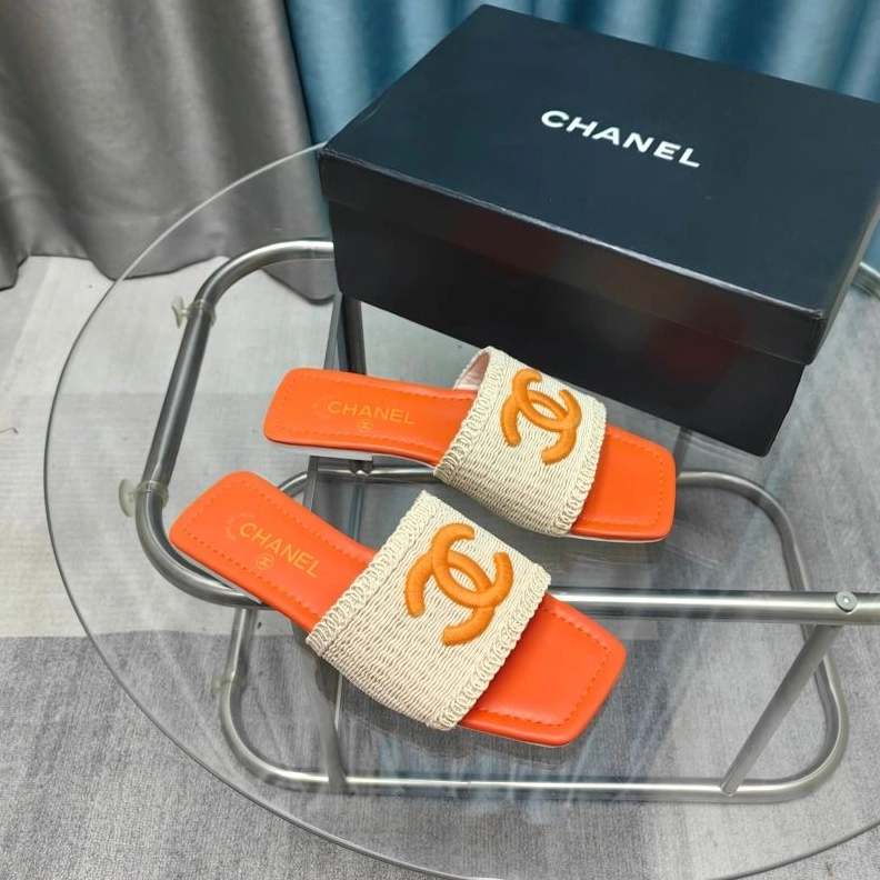 Timeless Chxnxl Slippers 122620