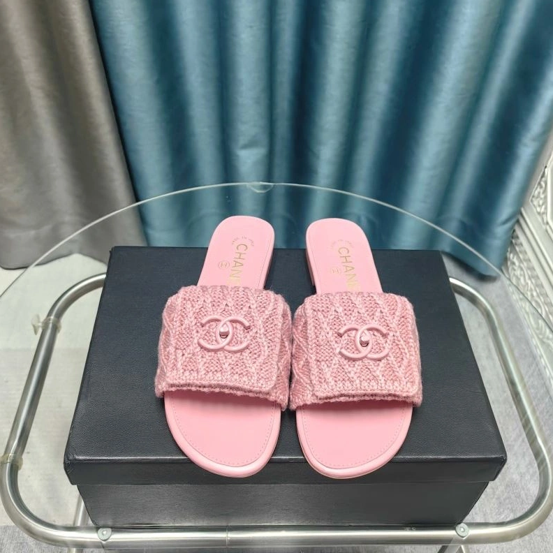 Trendy Chxnxl Slippers 122616