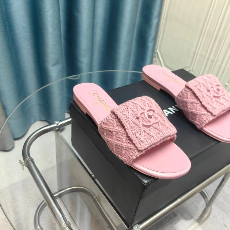 Trendy Chxnxl Slippers 122616