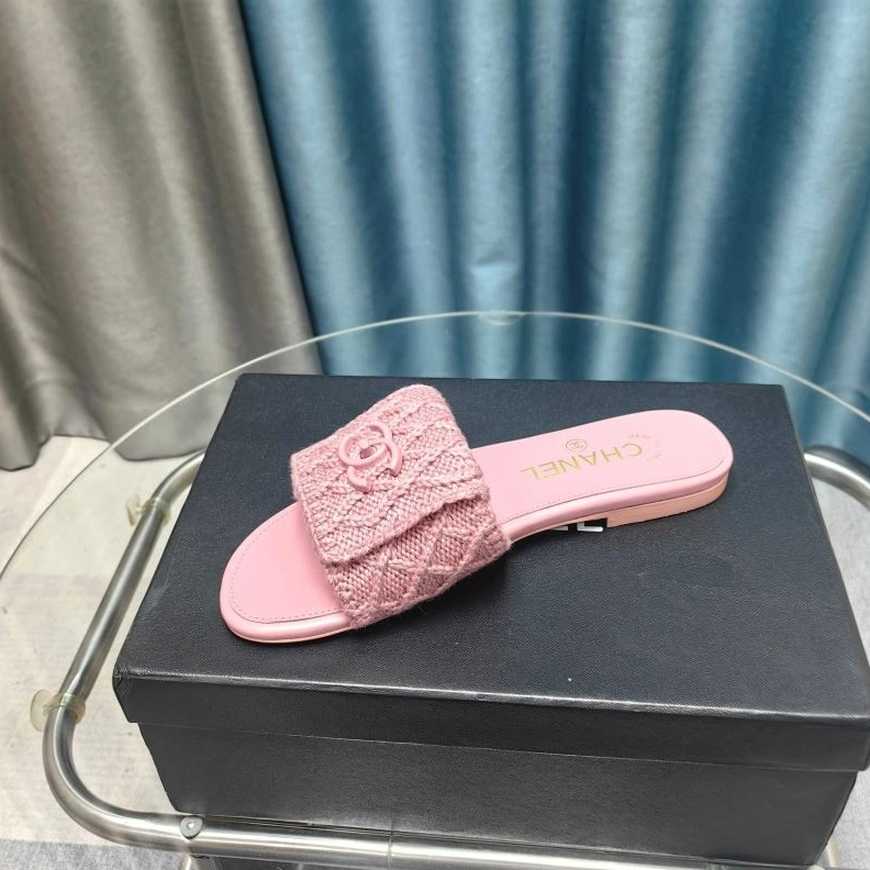 Trendy Chxnxl Slippers 122616
