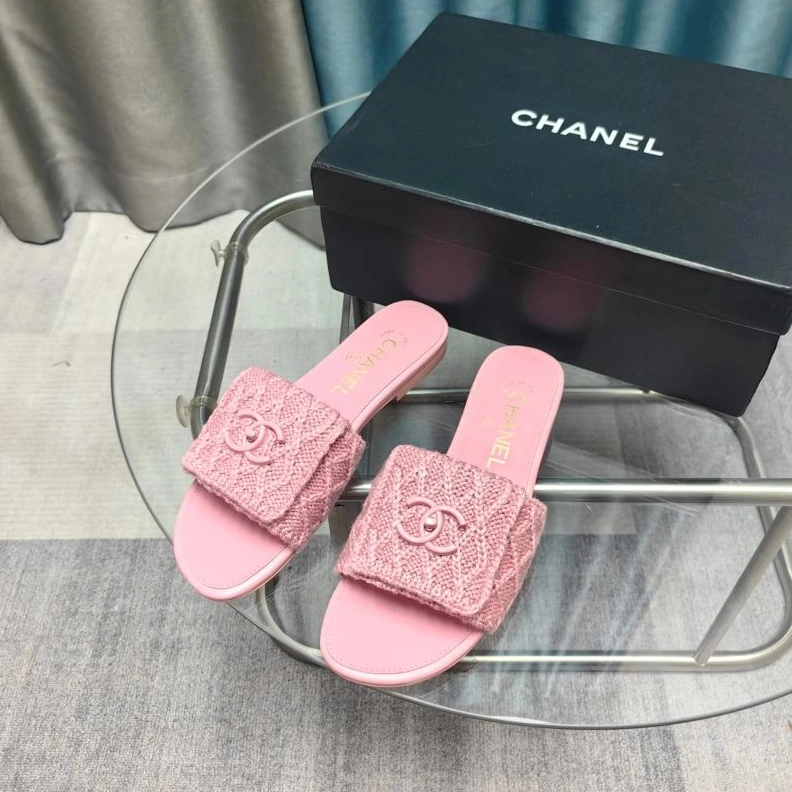 Trendy Chxnxl Slippers 122616