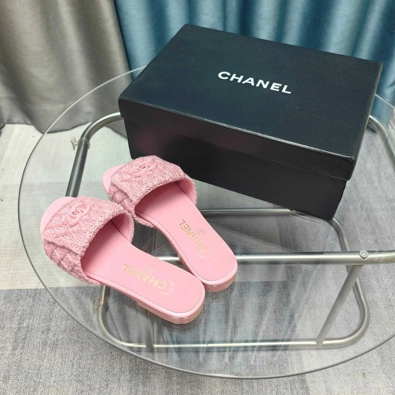 Trendy Chxnxl Slippers 122616