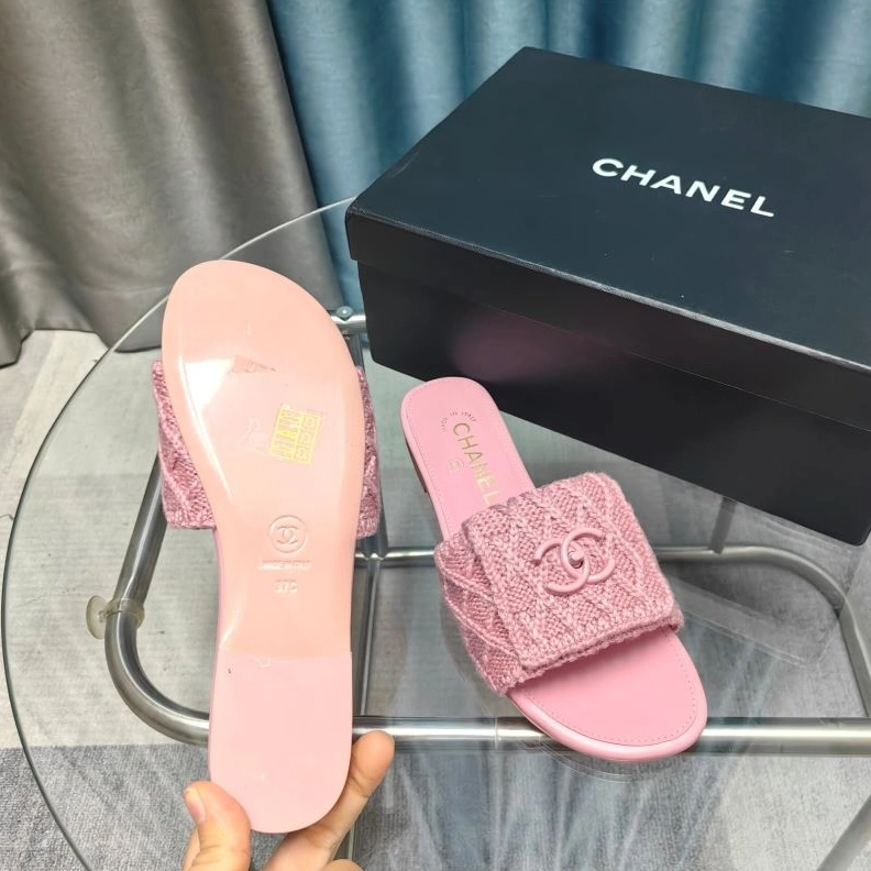 Trendy Chxnxl Slippers 122616