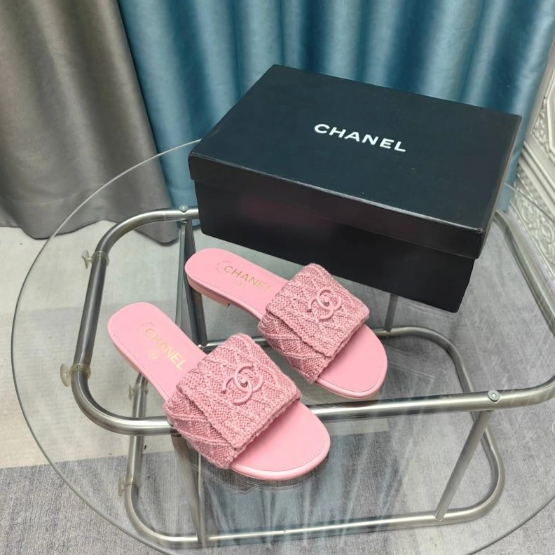 Trendy Chxnxl Slippers 122616