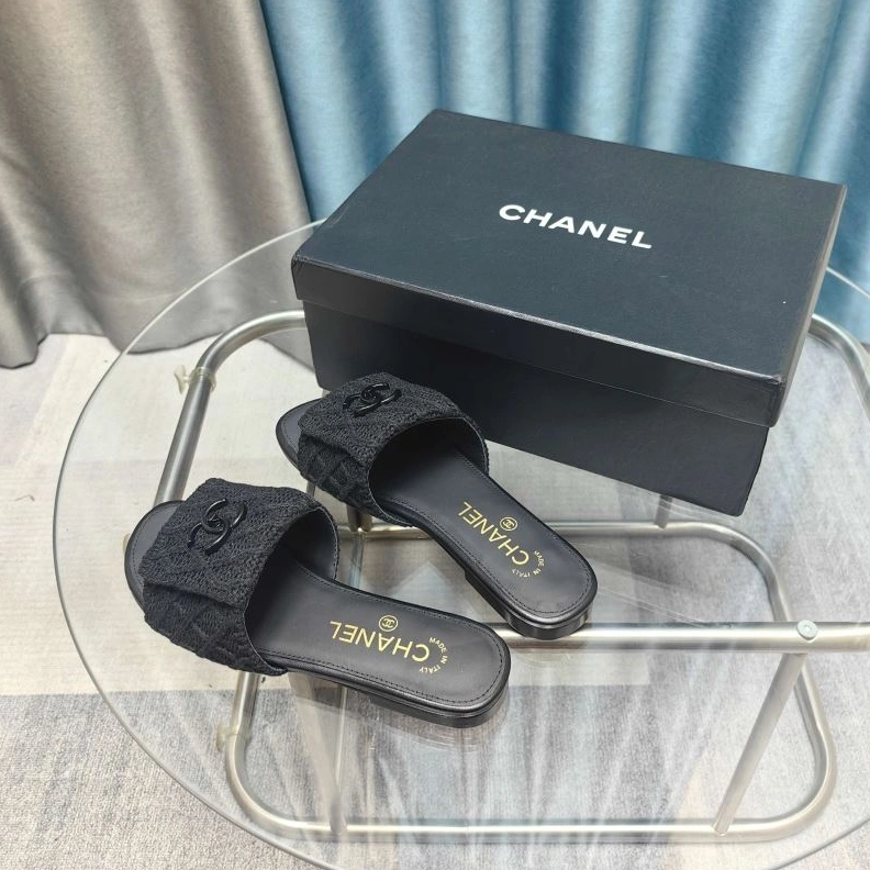 Versatile Chxnxl Slippers 122615