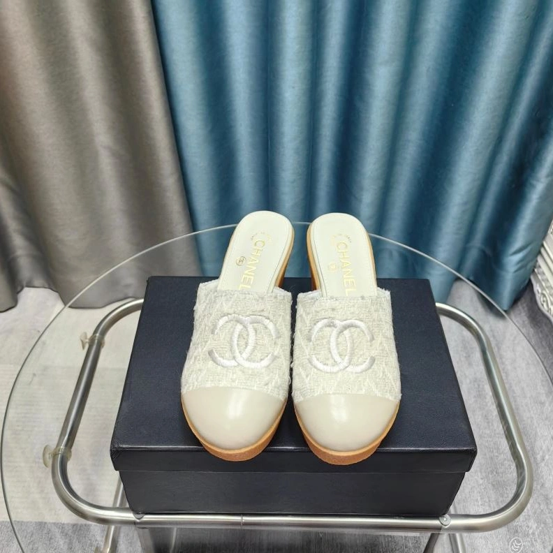 Cozy Chxnxl Slippers 122612