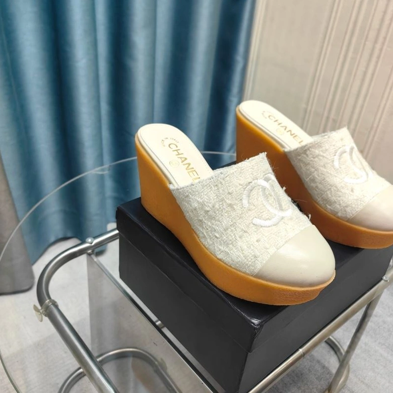 Cozy Chxnxl Slippers 122612
