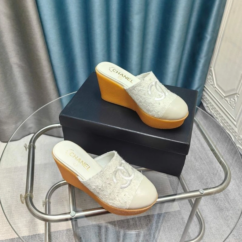 Cozy Chxnxl Slippers 122612