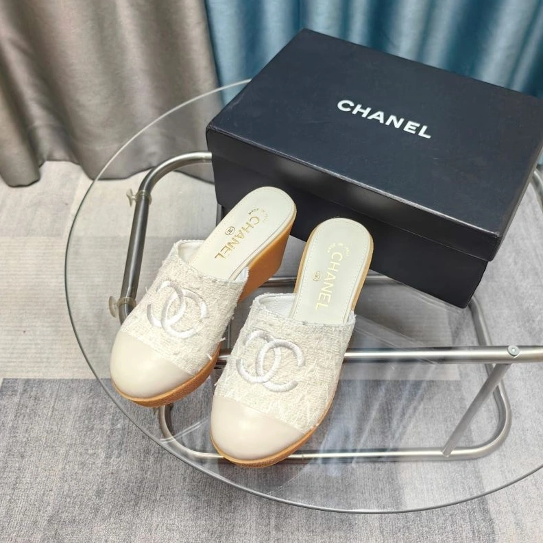 Cozy Chxnxl Slippers 122612