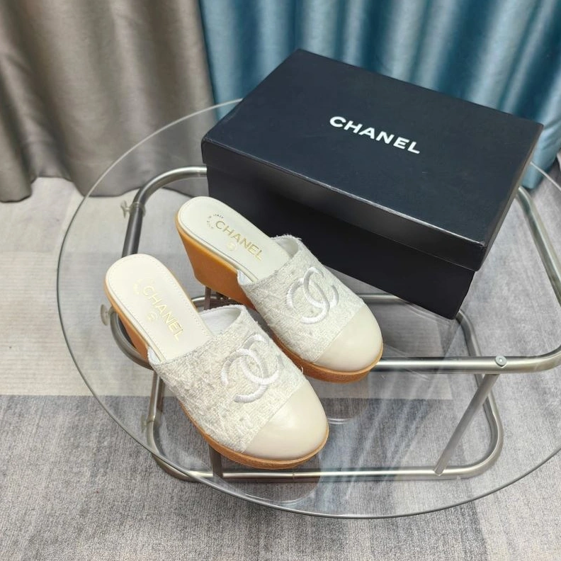 Cozy Chxnxl Slippers 122612