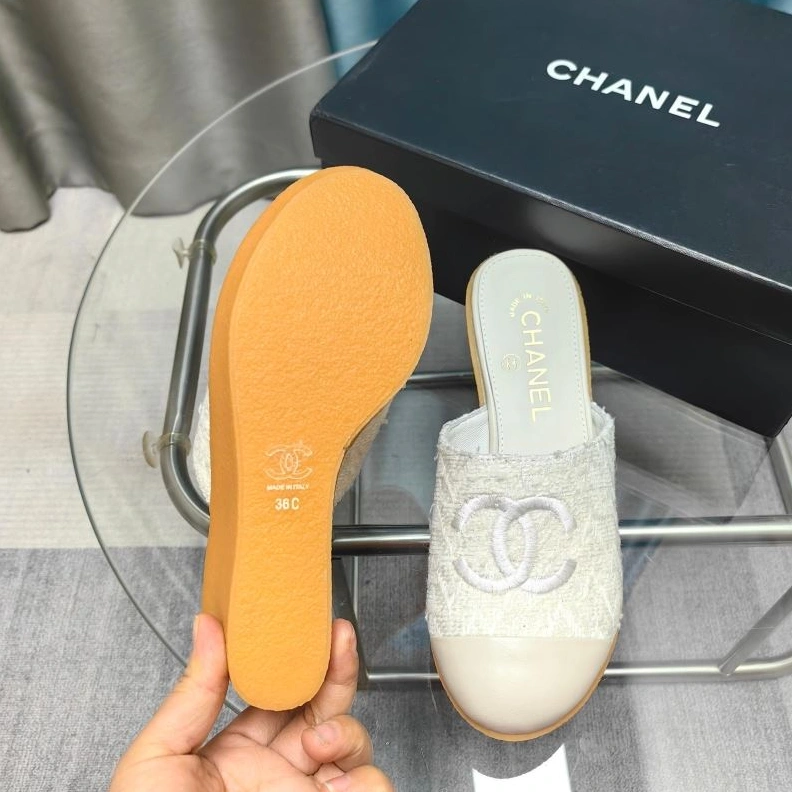 Cozy Chxnxl Slippers 122612