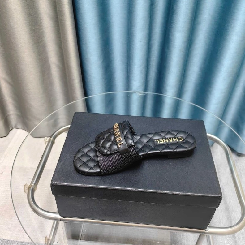 Functional Chxnxl Slippers 122611
