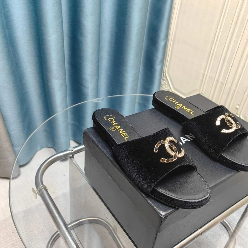 GoodFit Chxnxl Slippers 122604