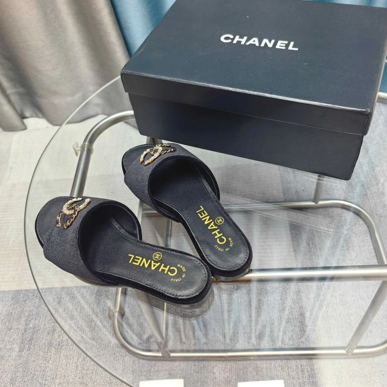 GoodFit Chxnxl Slippers 122604