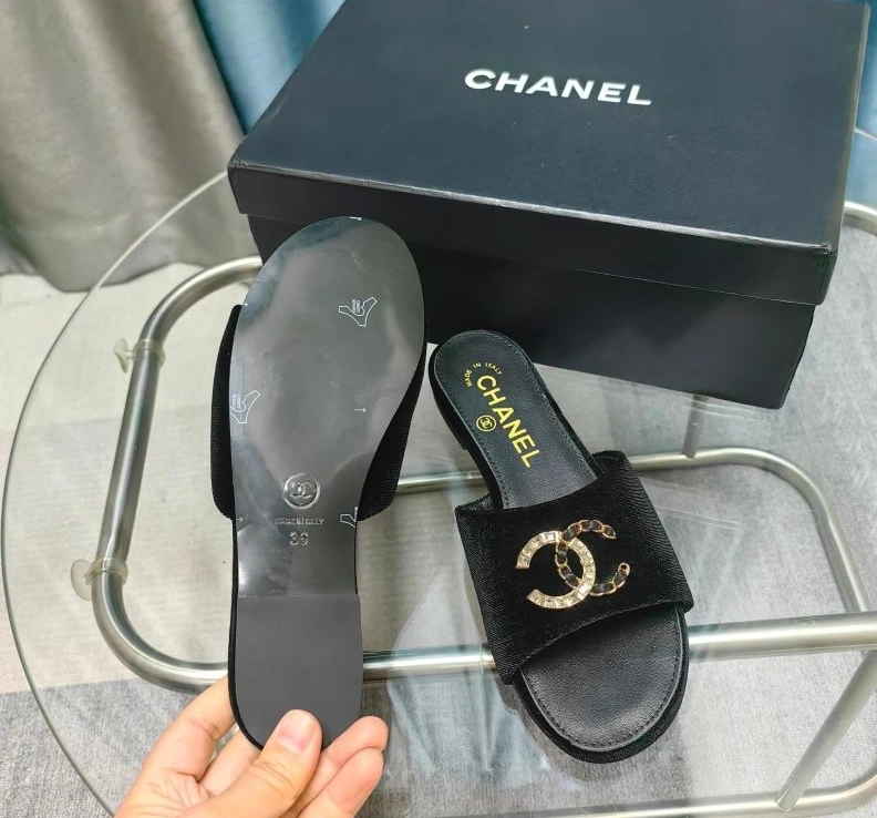 GoodFit Chxnxl Slippers 122604