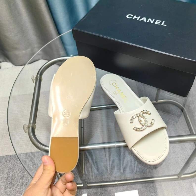 Fashionable Chxnxl Slippers 122582