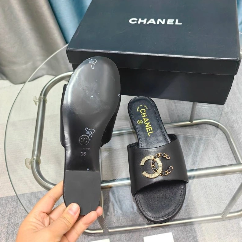 Durable Chxnxl Slippers 122592