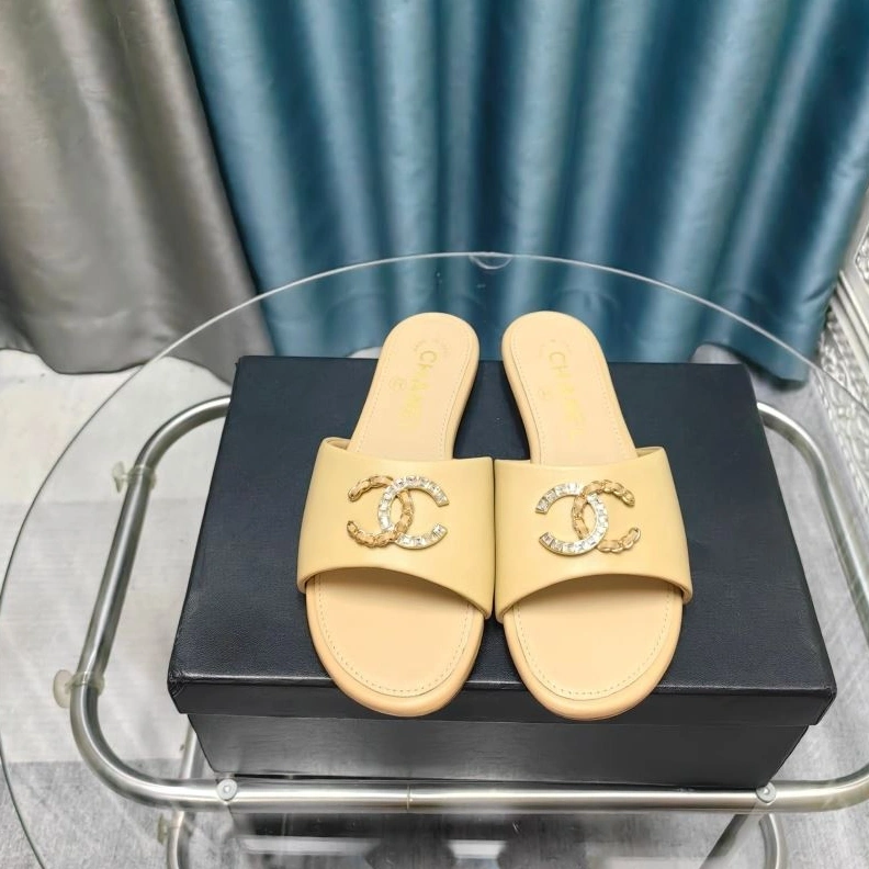 Unique Chxnxl Slippers 122590