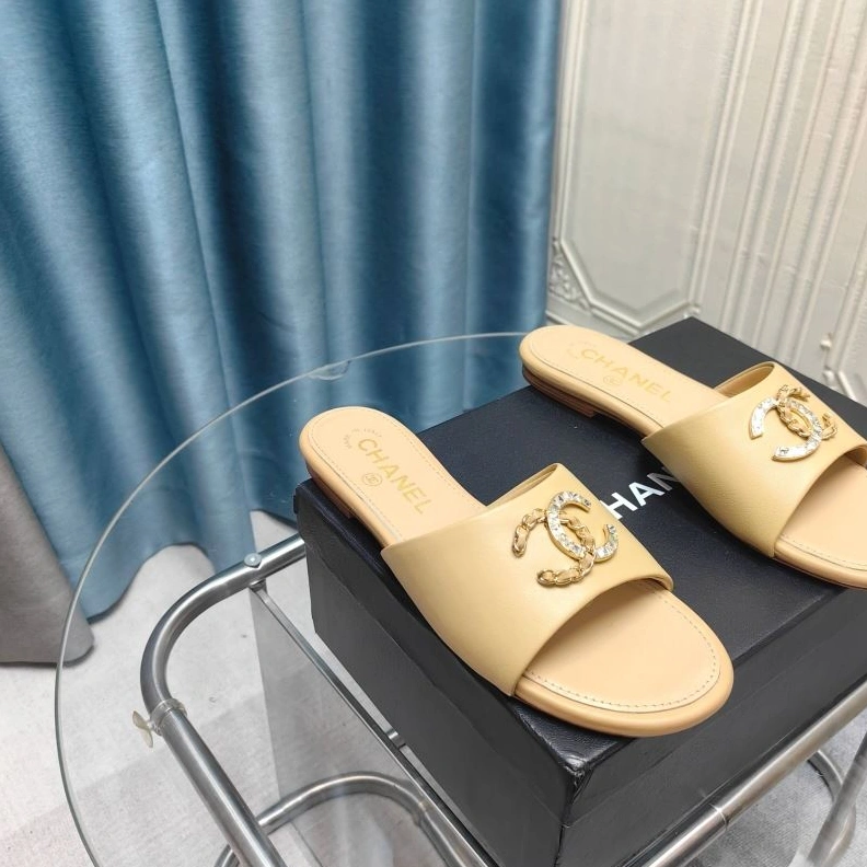 Unique Chxnxl Slippers 122590